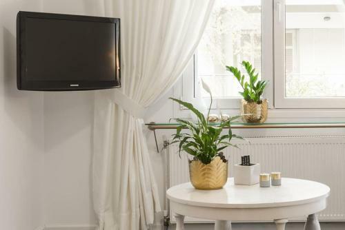 Roman Market- Upper Aristitelous Sq Luxury Apartment