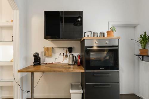 Roman Market- Upper Aristitelous Sq Luxury Apartment
