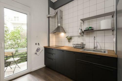 Roman Market- Upper Aristitelous Sq Luxury Apartment