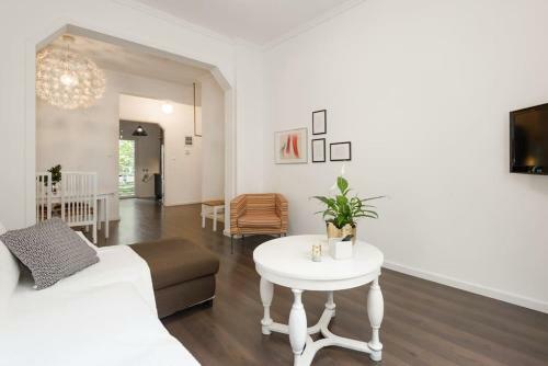 Roman Market- Upper Aristitelous Sq Luxury Apartment