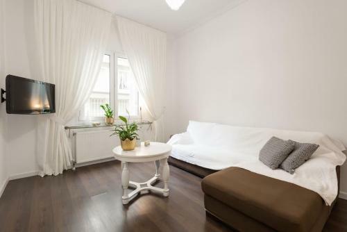 Roman Market- Upper Aristitelous Sq Luxury Apartment