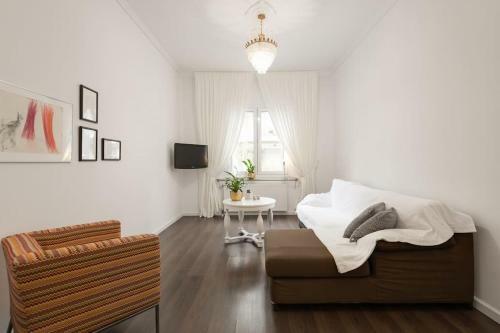 Roman Market- Upper Aristitelous Sq Luxury Apartment