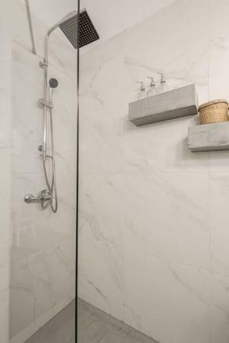 Roman Market- Upper Aristitelous Sq Luxury Apartment
