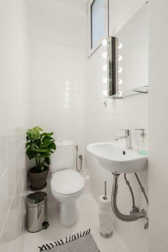 Roman Market- Upper Aristitelous Sq Luxury Apartment