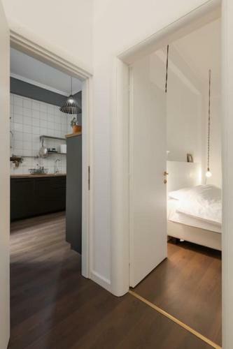 Roman Market- Upper Aristitelous Sq Luxury Apartment