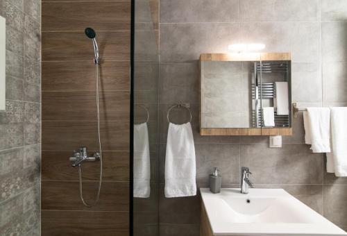 F & B Collection - Apartment For 6