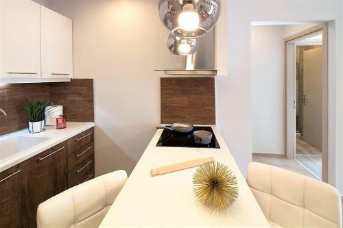 Metro Apartment