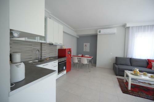 Modern Top Floor Apartment