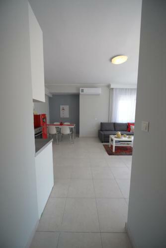 Modern Top Floor Apartment