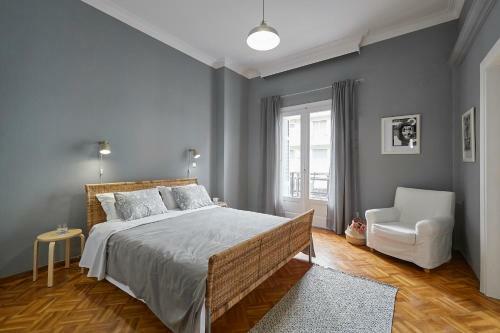 Bright Bright A Central Apartment With Balcony