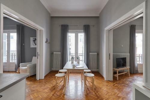 Bright Bright A Central Apartment With Balcony