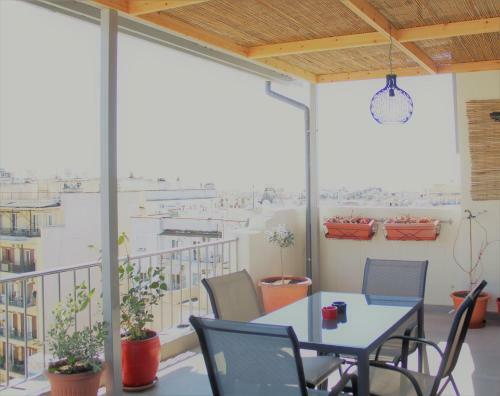 Unique Skyview Apartment-downtown