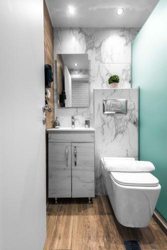 Denizen Boutique Apartments, Nilie Hospitality Mgmt