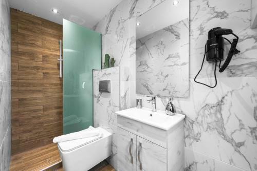 Denizen Boutique Apartments, Nilie Hospitality Mgmt