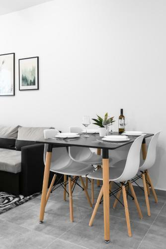 Adelle Apartments, The Luxury Suites