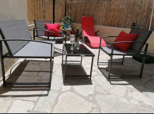Apartamento Blue Geranium With Private Backyard