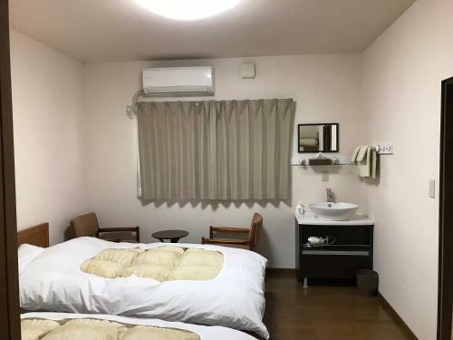 Hostal Nakaya B&B