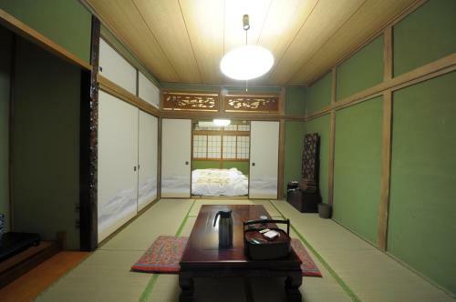 Hostal Nakaya B&B
