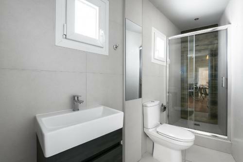 Upper Floor Central Apartment, The Luxury Suites