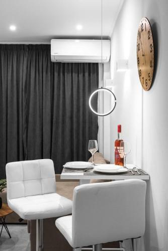 Upper Floor Central Apartment, The Luxury Suites