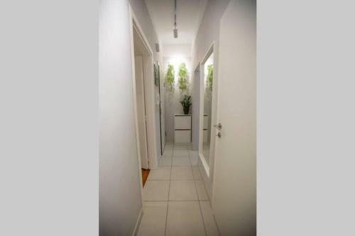 Minimal Chic Central Apartment In Thessaloniki