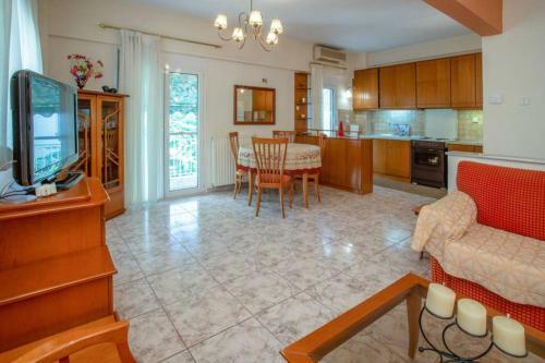 Retro 1 Bedroom Apartment, Vesta Philoxenia