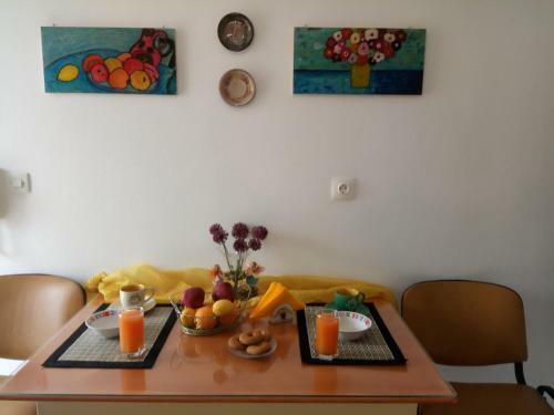 Happy Owl City Apartment