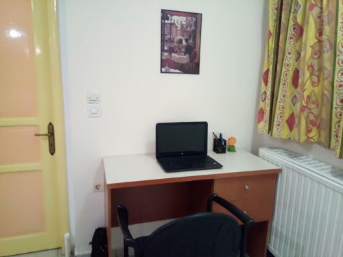 Happy Owl City Apartment