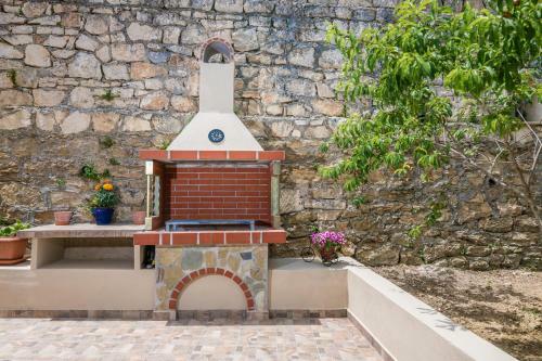 Avrochares Villa