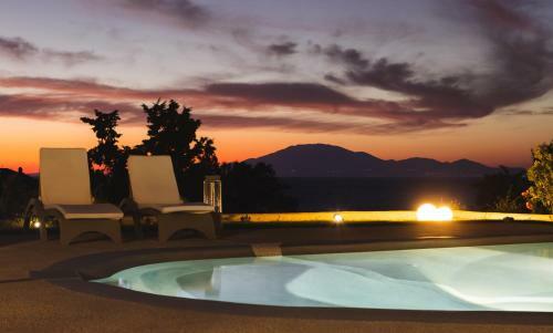 Niki's Villa - Luxury Seaview Villa!