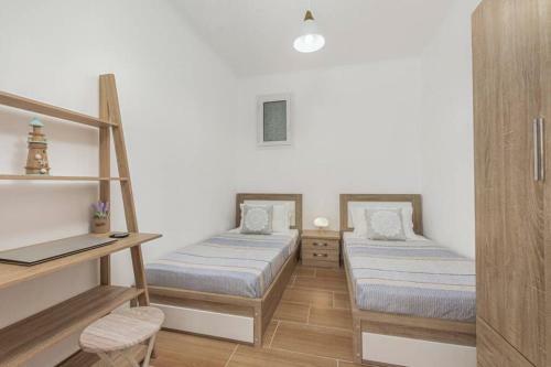 Dennis City Center Elegant Apartment (2)