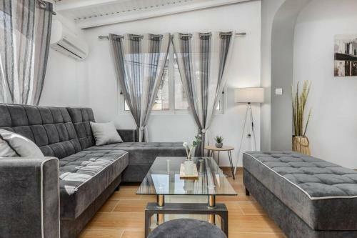 Dennis City Center Elegant Apartment (2)