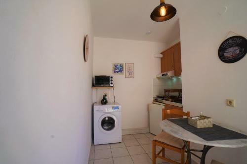Lambros Seafront Apartments