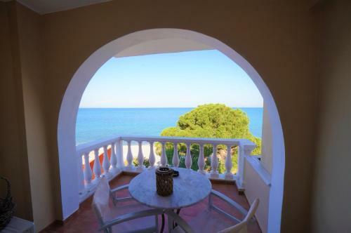 Lambros Seafront Apartments