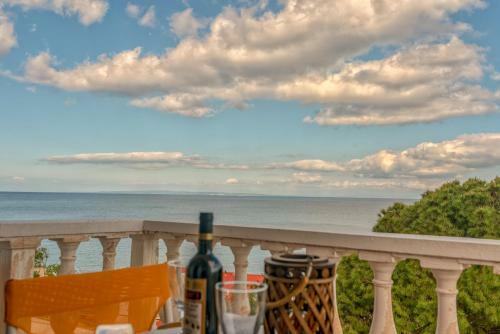 Lambros Seafront Apartments