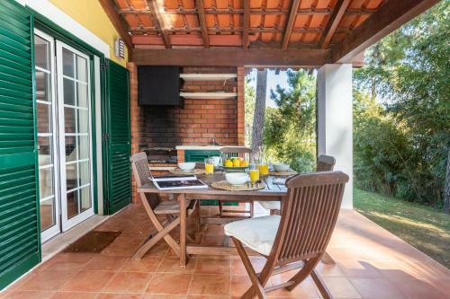 Villa Aroeira, Private Pool, Space For 8 Guests