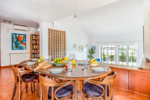 Villa Aroeira, Private Pool, Space For 8 Guests