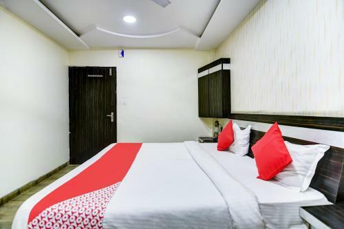 Oyo 39372 Hotel Royal Palace