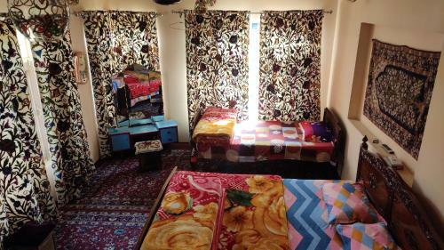 Hostal Shaheen Guest House