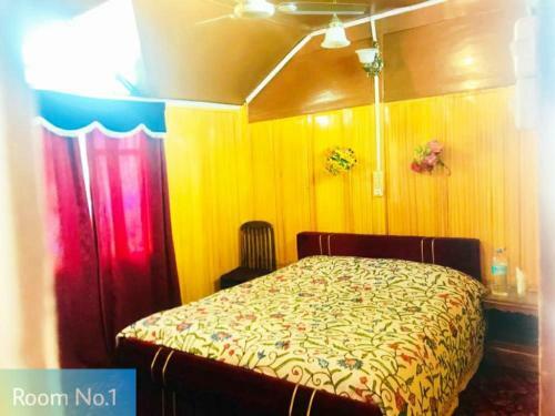 New Life Houseboat