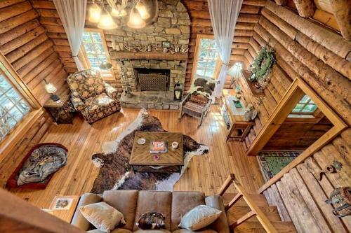 Above It All Luxury Mountain Log Cabin