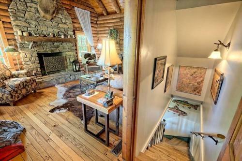 Above It All Luxury Mountain Log Cabin