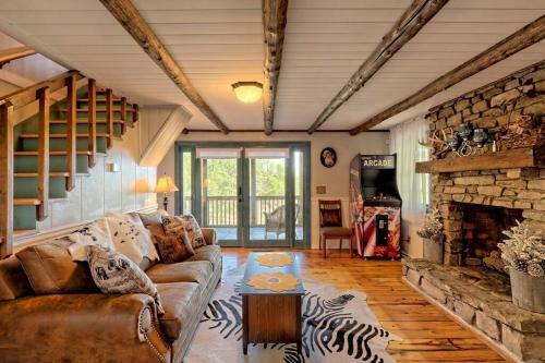 Above It All Luxury Mountain Log Cabin