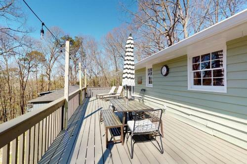 A Cool Change Too - Home On Lake Lanier With A Dock