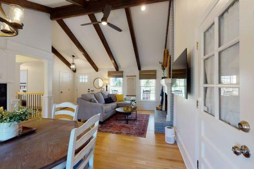 A Cool Change Too - Home On Lake Lanier With A Dock