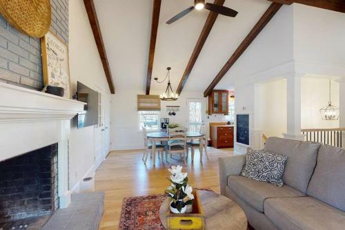 A Cool Change Too - Home On Lake Lanier With A Dock