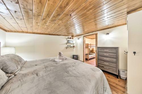 Riverfront Getaway With Deck, Fire Pit, Games!