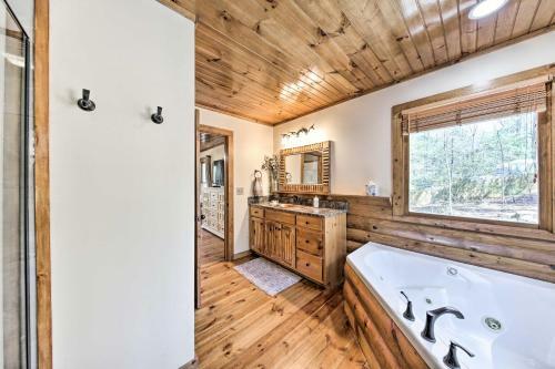 Riverfront Getaway With Deck, Fire Pit, Games!