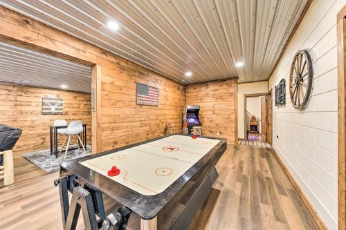 Riverfront Getaway With Deck, Fire Pit, Games!