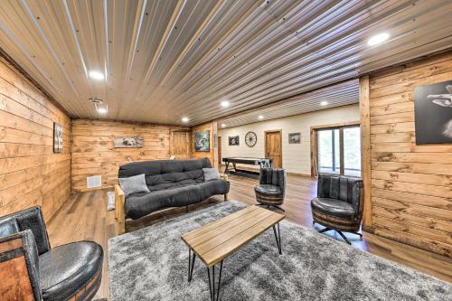 Riverfront Getaway With Deck, Fire Pit, Games!